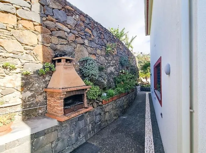 Casa Da Ladeira Hébergement de vacances Fajã da Ovelha