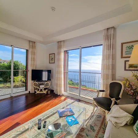 Casa Da Ladeira * Fajã da Ovelha