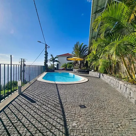 Casa Da Ladeira بيت للعطل