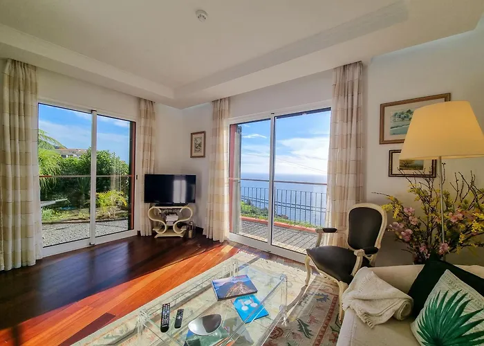 Casa Da Ladeira * Fajã da Ovelha